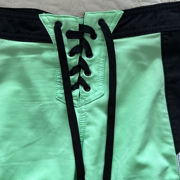 Fox youth size 7 sports shorts with zip pocket, lime, green, and black-white - Picture 4 of 13